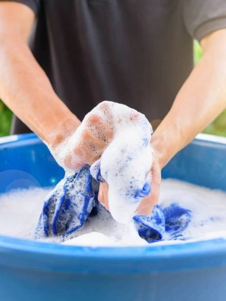 hand_wash_a_shirt